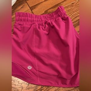 lululemon hotty hots. 2.5 inch
